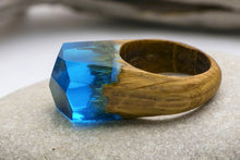 Încarcă imaginea în vizualizatorul Galerie, Culoare pentru rasina epoxidica - transparent ALBASTRU (blue) drop-in 10 gr
